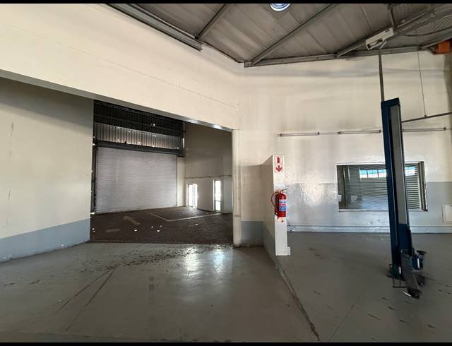 1,840.80M² SHOWROOM TO LET IN BRUMA